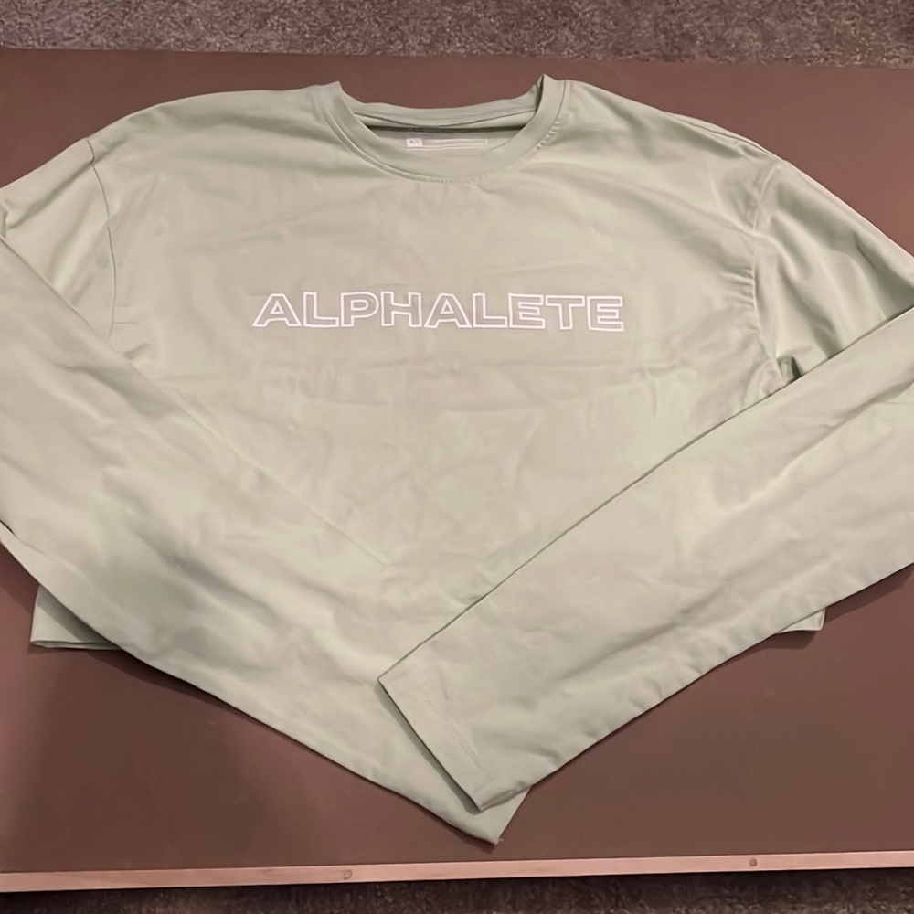 Alphalete Outlined Long Sleeve Crop - Frozen Spring